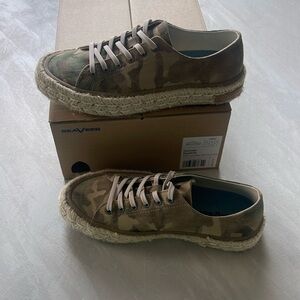 Camo color - like new condition